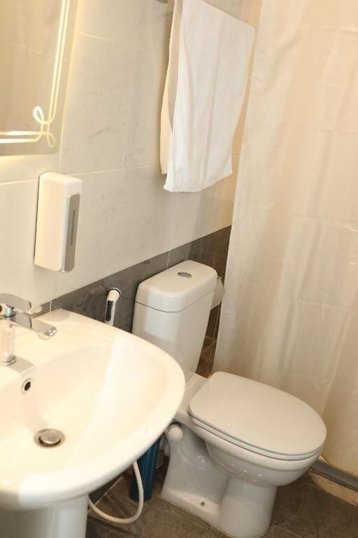 Combined shower/tub, hair dryer, towels, soap