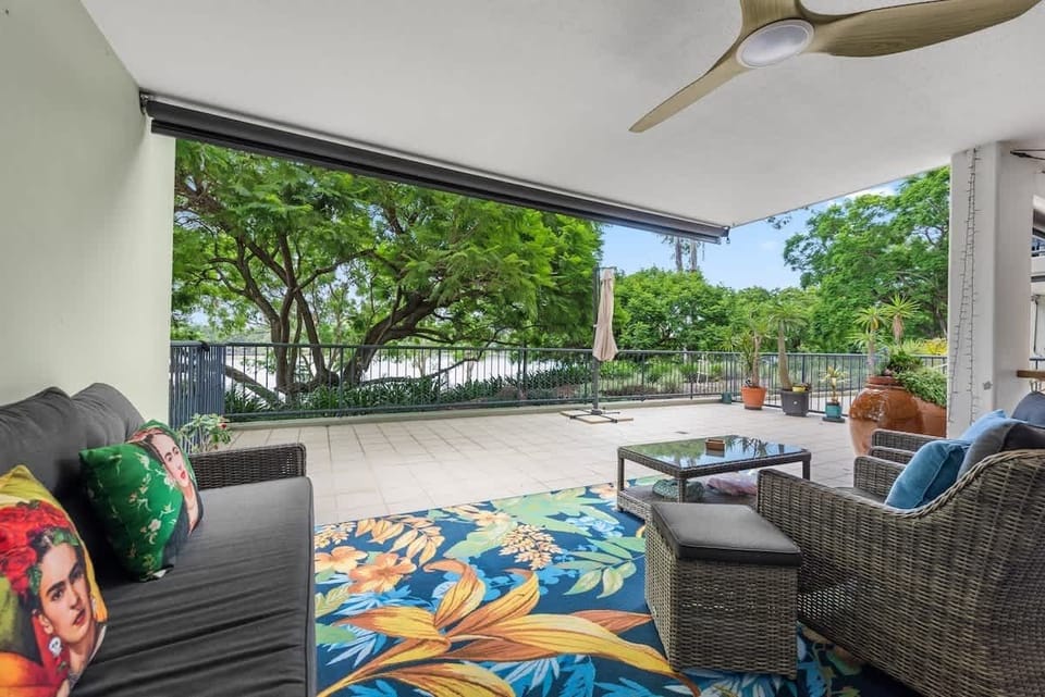 Enormous private courtyard overlooking the Brisbane river...