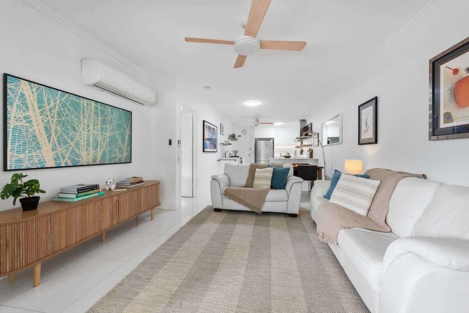 Smart TV, Air-Con, Overhead fan, Italian Leather couches...