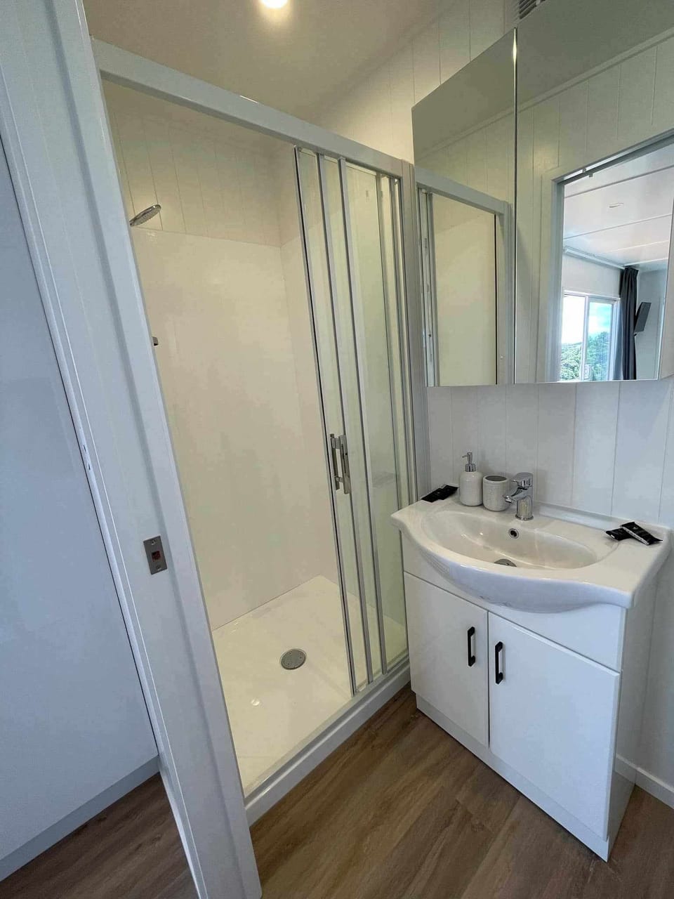 Bathroom, towels, beach towels and soap all supplied