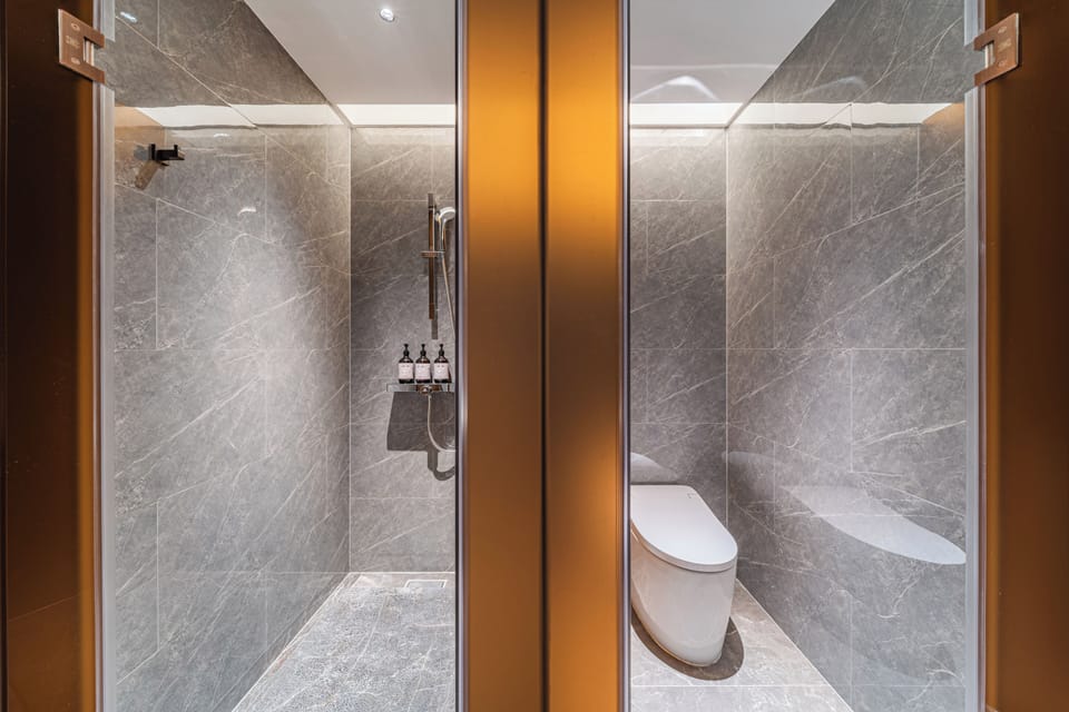 Shower, hair dryer, bathrobes, slippers