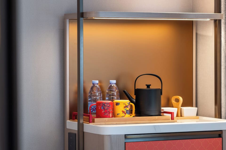 Signature Single Room | Memory foam beds, desk, laptop workspace, soundproofing