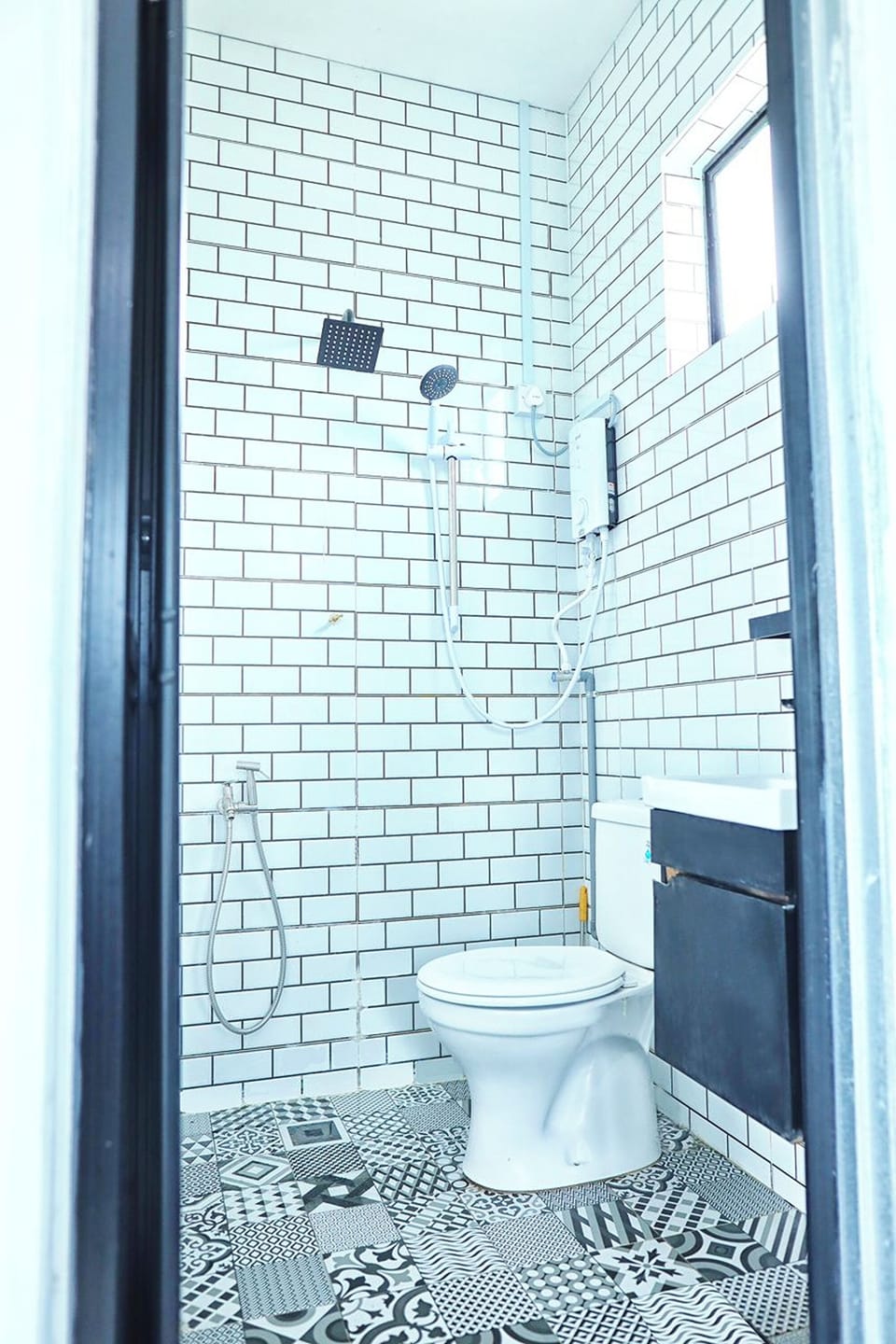 Standard Room | Bathroom | Shower, rainfall showerhead, free toiletries, slippers