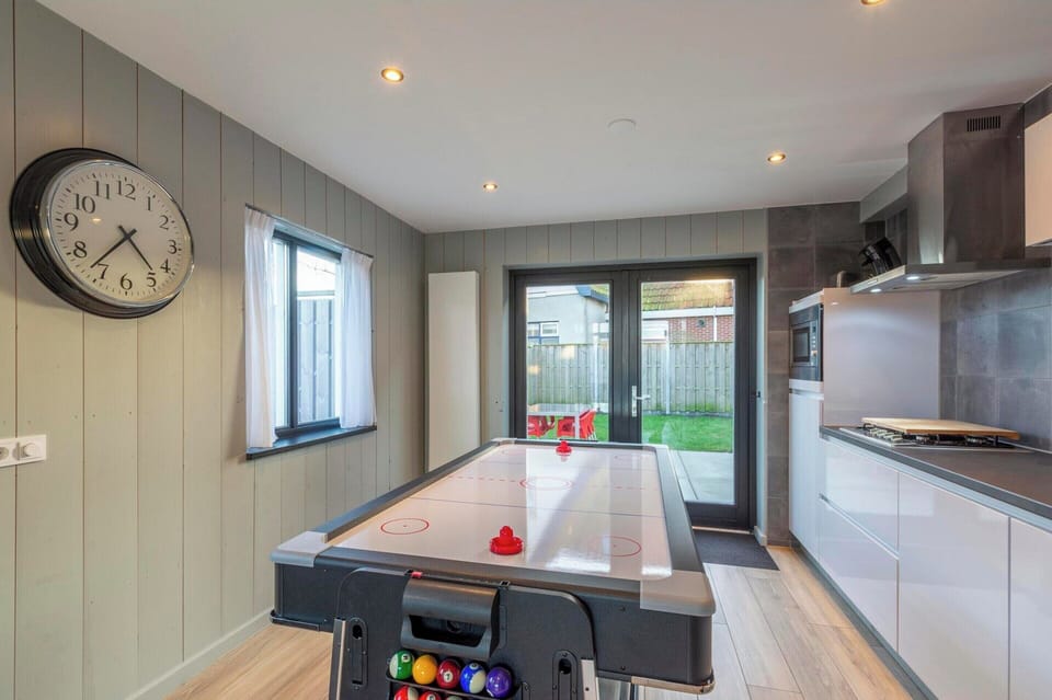 House | Game room