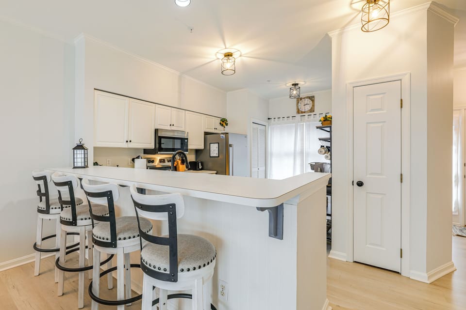 Kitchen | 1st Floor | Keurig Coffee Maker | Trash Bags & Paper Towels Provided