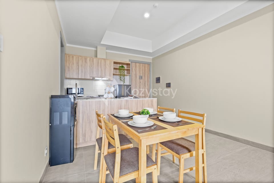 Apartment, 2 Bedrooms, City View | Dining room