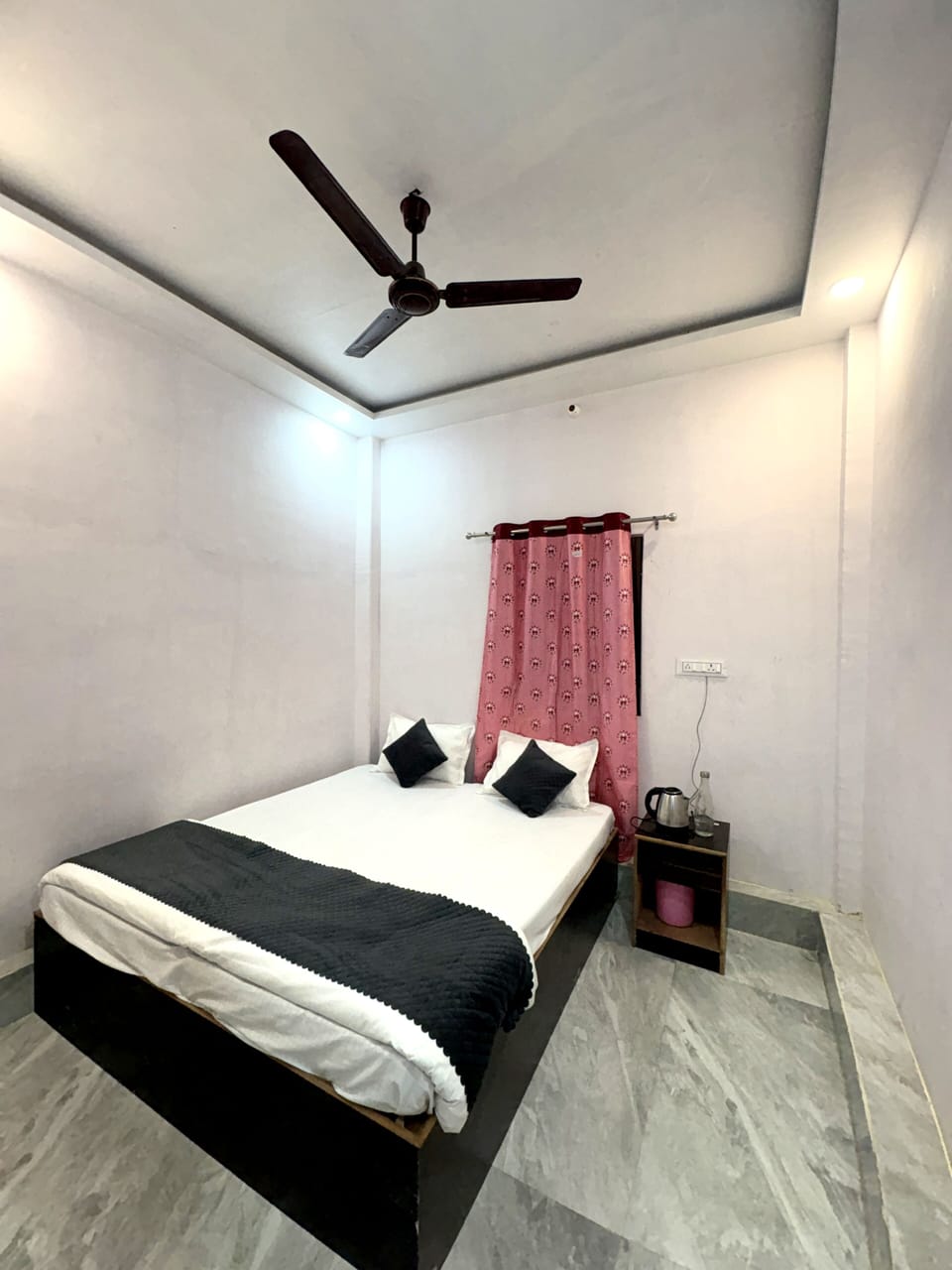 Deluxe Double Room, City View | Soundproofing, free WiFi, bed sheets