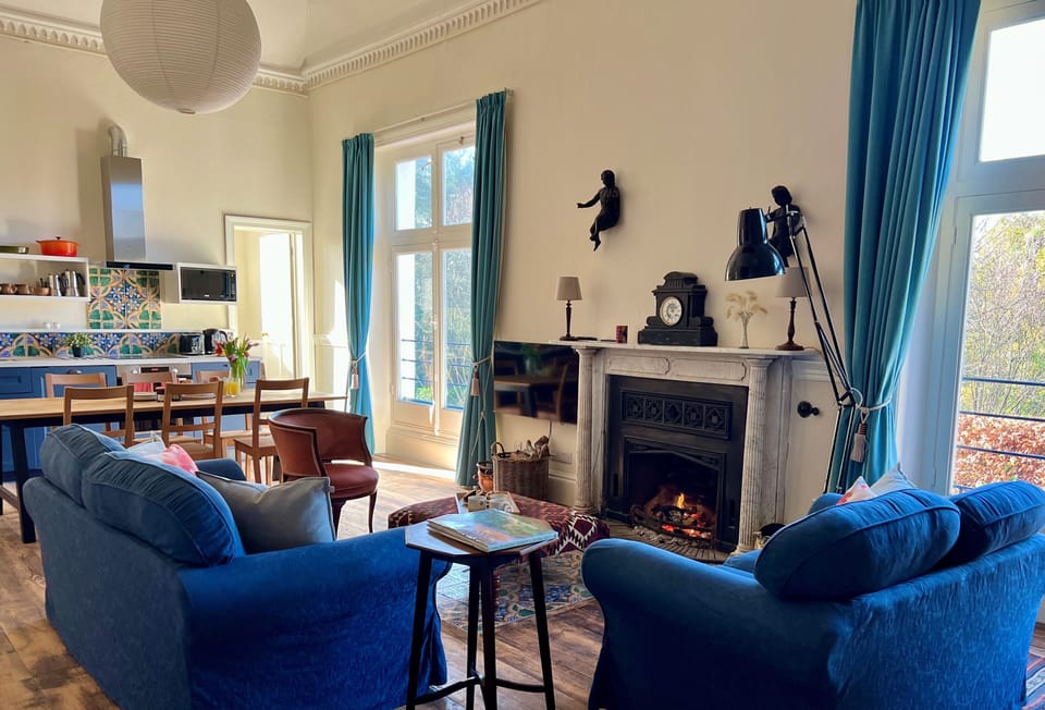 Artist's Studio, Piddlehinton: Enjoy the view from both windows