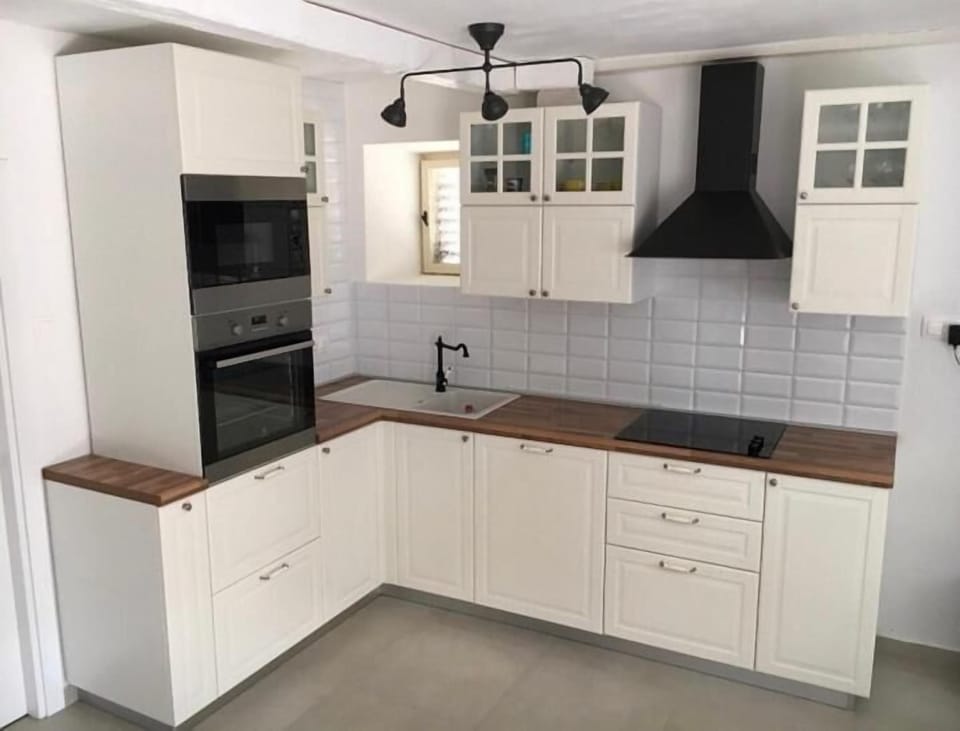Classic House, 2 Bedrooms, Sea View | Private kitchen | Full-size fridge, microwave, oven, stovetop