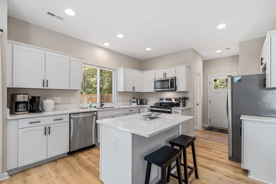 Large kitchen that is perfect for gathering and/or cooking a large meal.