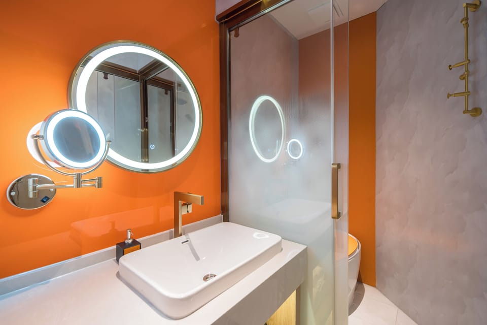 Superior Double Room | Bathroom | Shower, rainfall showerhead, free toiletries, hair dryer