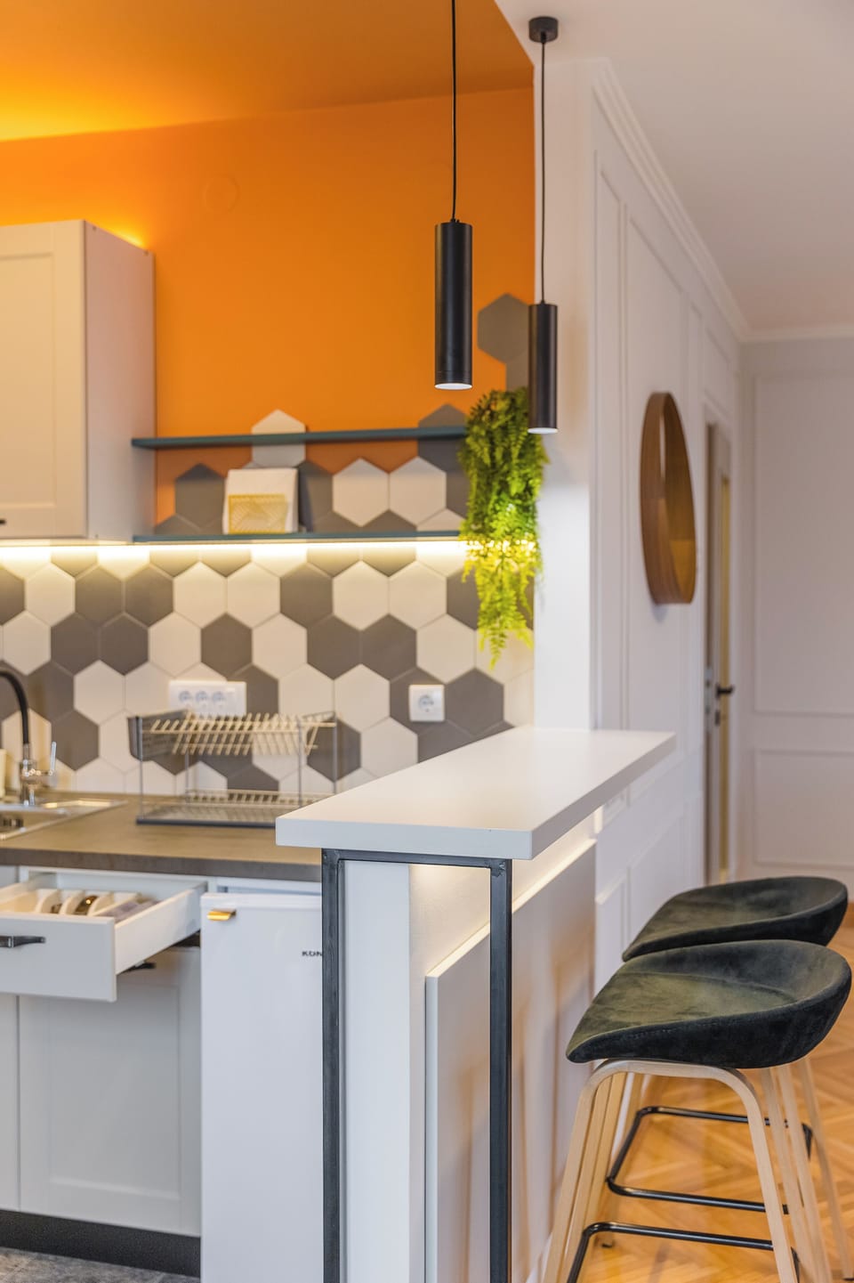 Studio, Balcony, City View | Interior