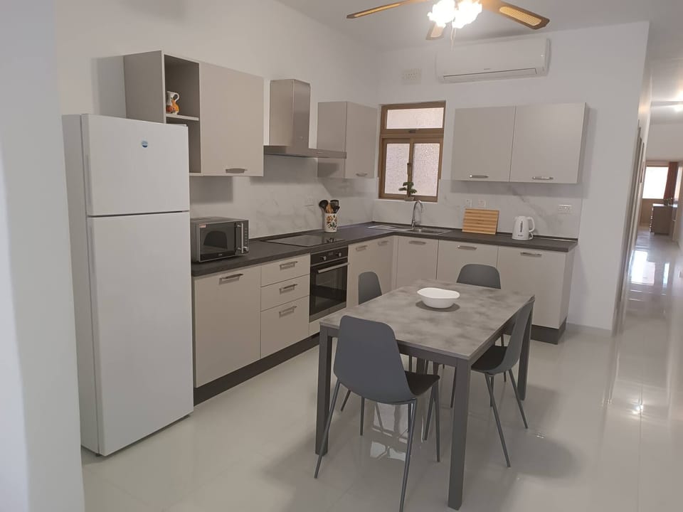 Apartment, 2 Bedrooms, Balcony | Interior