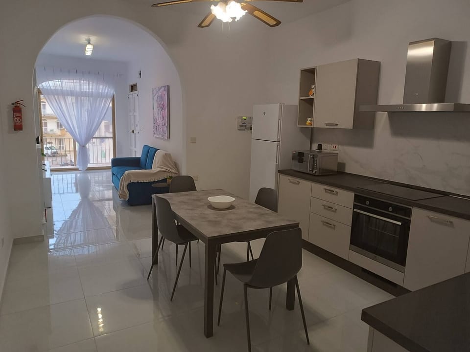 Apartment, 2 Bedrooms, Balcony | Dining room