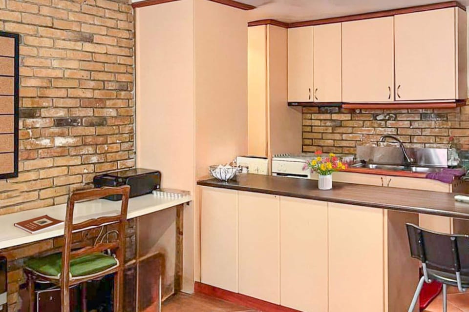 House | 1 bedroom, desk
