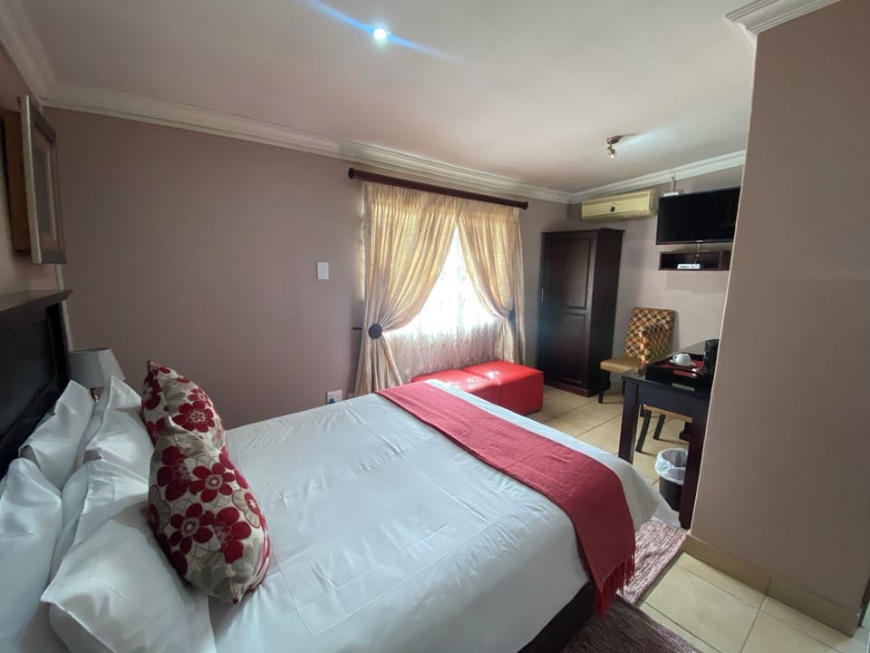 Standard Double Room | Desk, laptop workspace, iron/ironing board, free WiFi