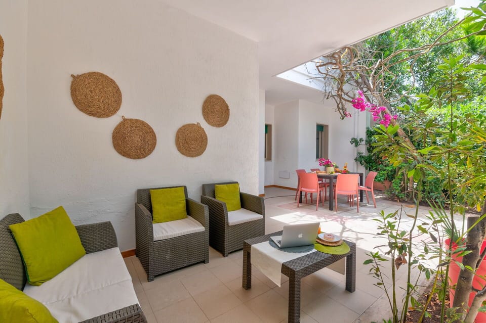 Furniture, Flooring, Interior Design, Floor, Chair, Ceiling, Room, Living Room, Houseplant, Kitchen & Dining Room Table