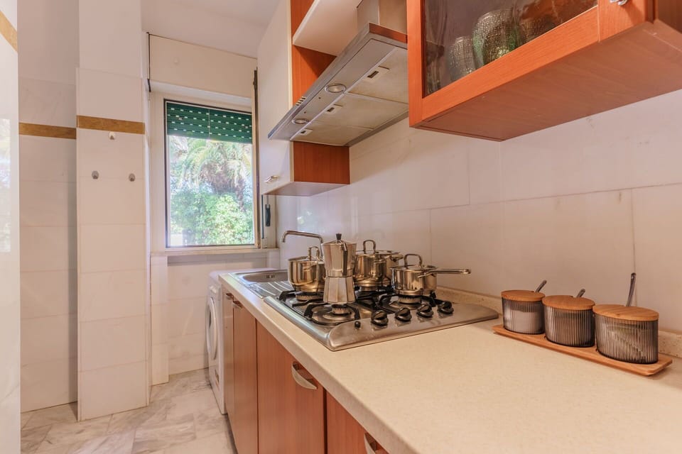 Kitchen, Kitchen Appliance, Countertop, Major Appliance, Wood, Flooring, Interior Design, Kitchen Sink, Floor, Cabinetry