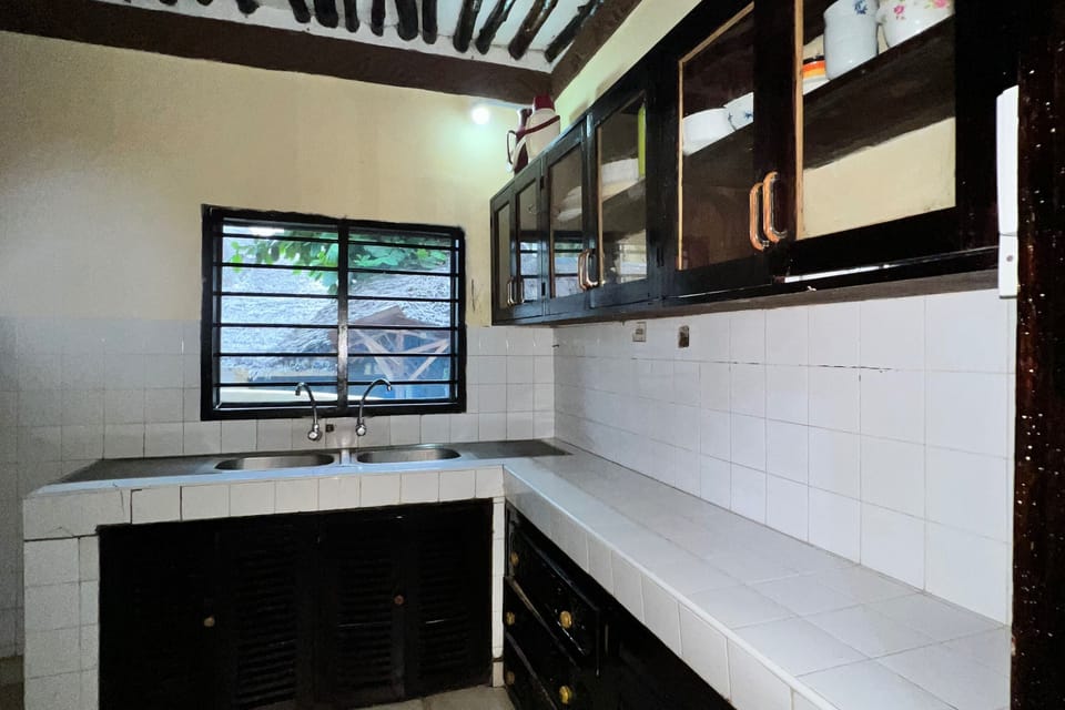 House | Private kitchen | Fridge, microwave, oven, stovetop