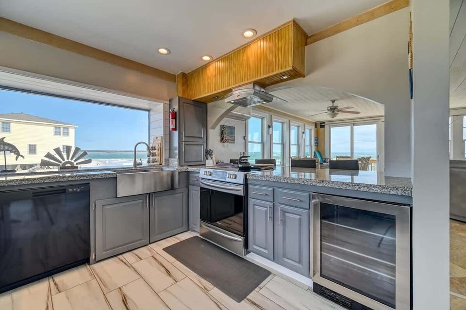 Level 3 Kitchen with Granite Countertops