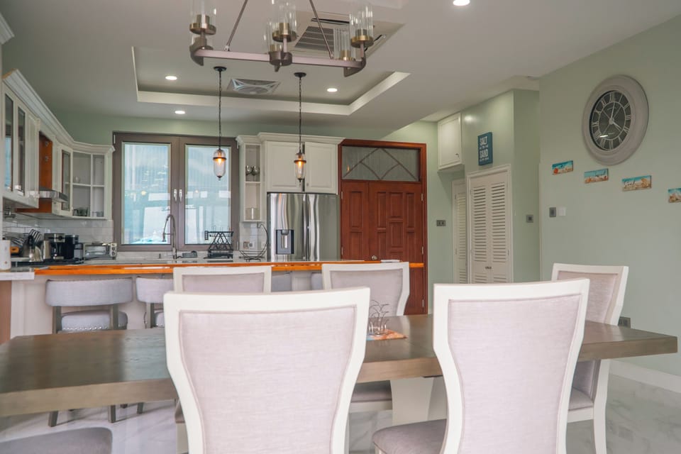 Luxury Villa, Ocean View | Dining room