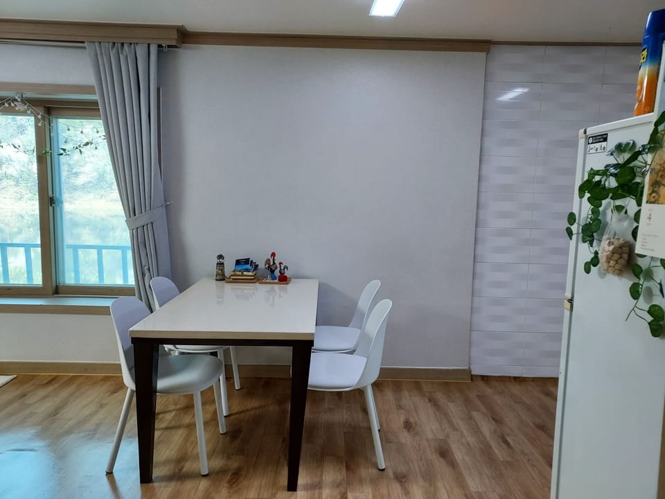 Family Chalet, Lake View | Living area | Flat-screen TV
