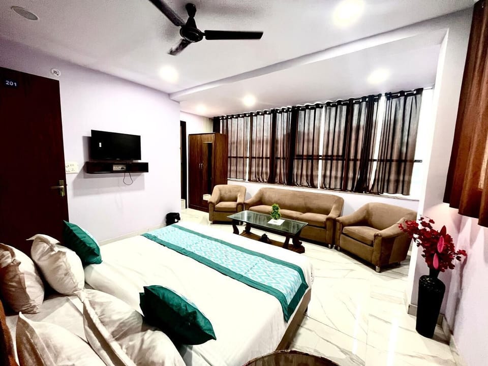 Deluxe Double Room | Desk, laptop workspace, free WiFi