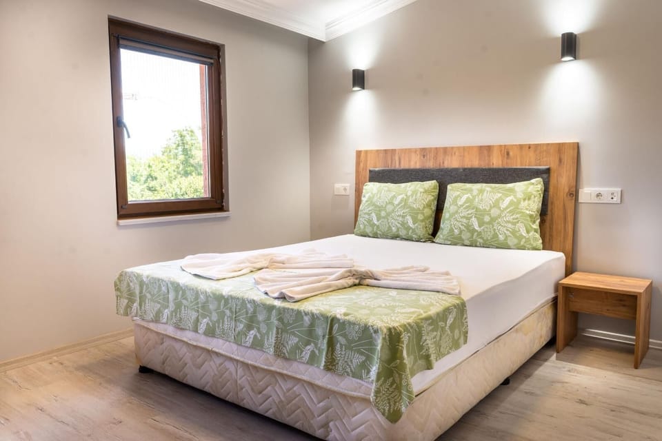 Desk, laptop workspace, free WiFi, bed sheets