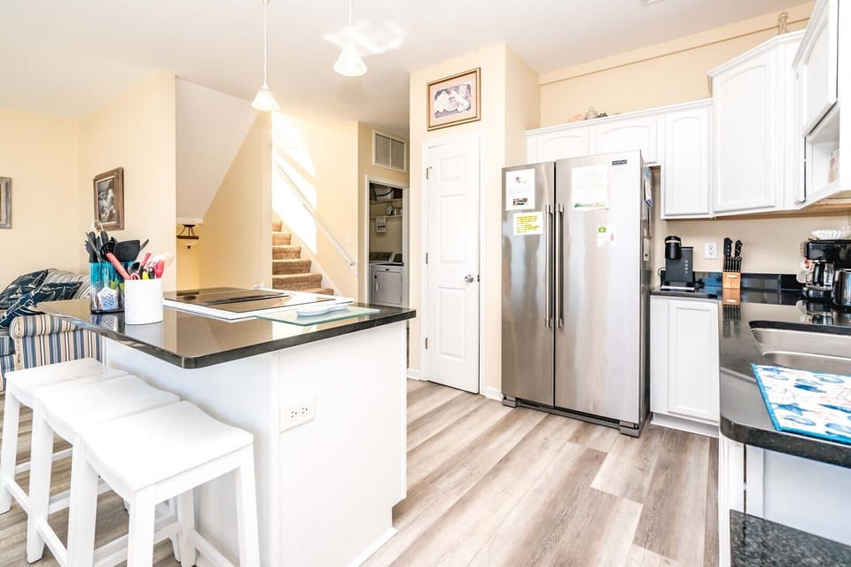 Kitchen with Eat-In Seating
