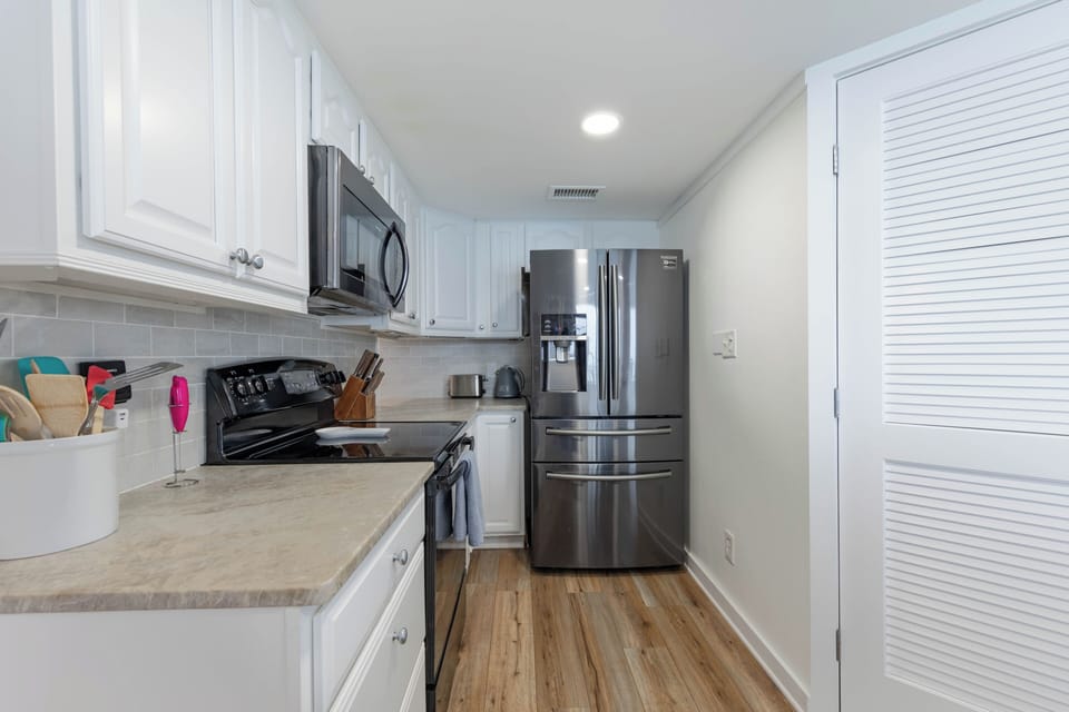 Full kitchen