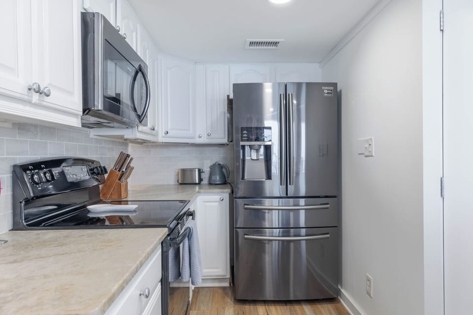Full kitchen