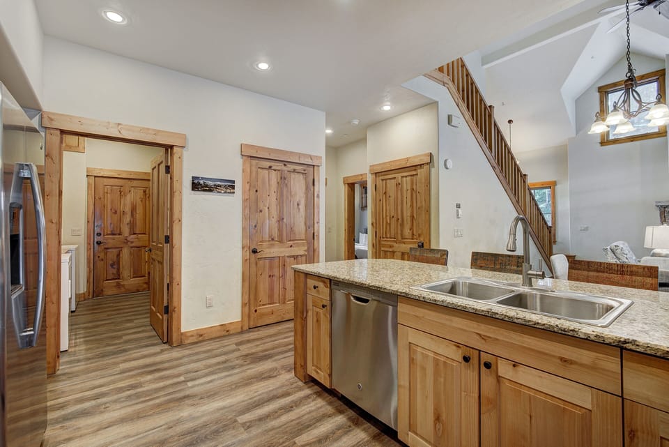 Condo, 3 Bedrooms | Interior