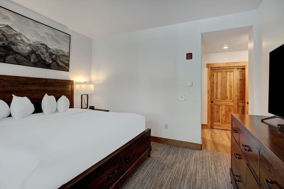 Condo, 2 Bedrooms | 2 bedrooms, iron/ironing board, WiFi (free)