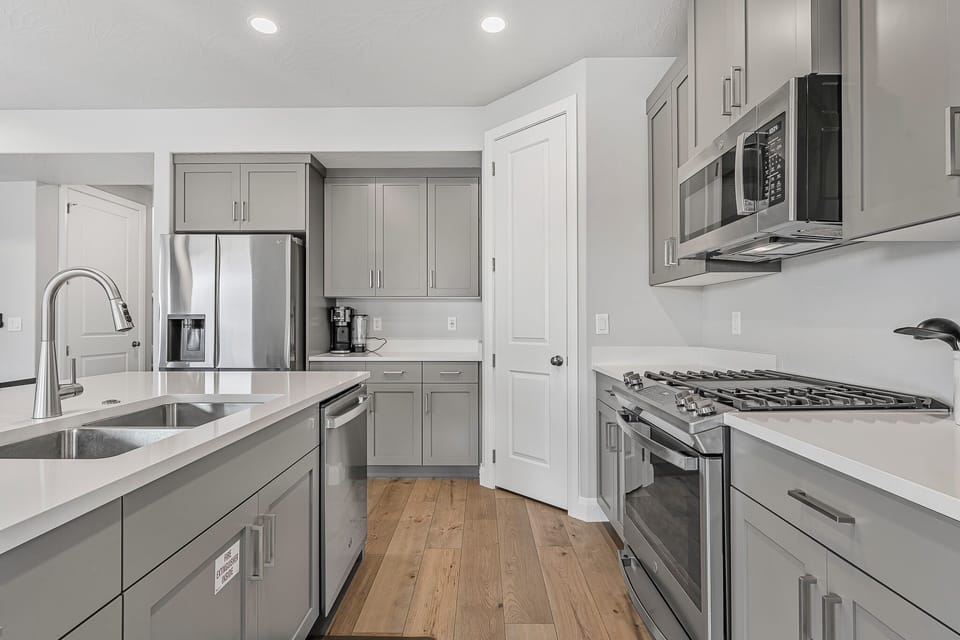 House, 5 Bedrooms | Private kitchen | Fridge, oven, coffee/tea maker, toaster