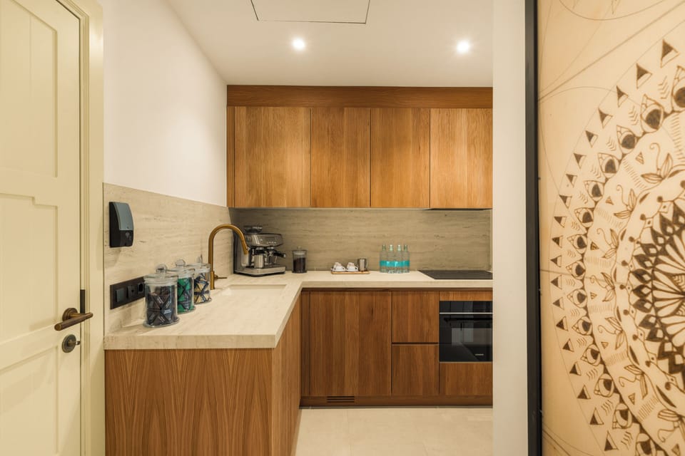 Suite (Marbella) | Private kitchen | Espresso maker, electric kettle
