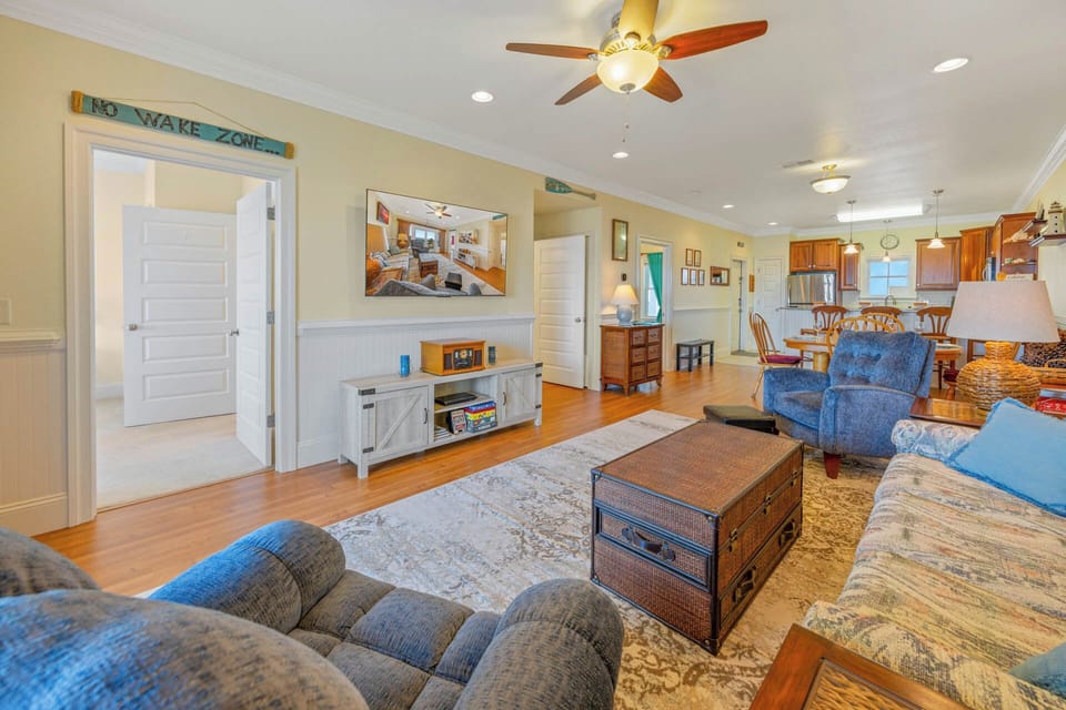 Surf or Sound Realty - 1221 - Captain's Retreat - Great Room -5