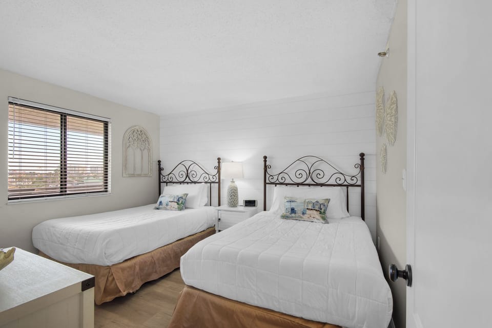 Guest bedroom