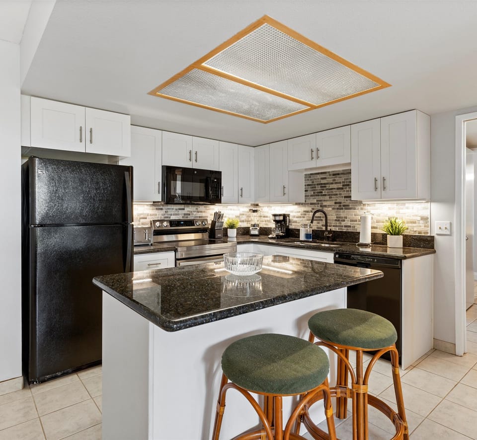 Spacious kitchen with all your basic appliances