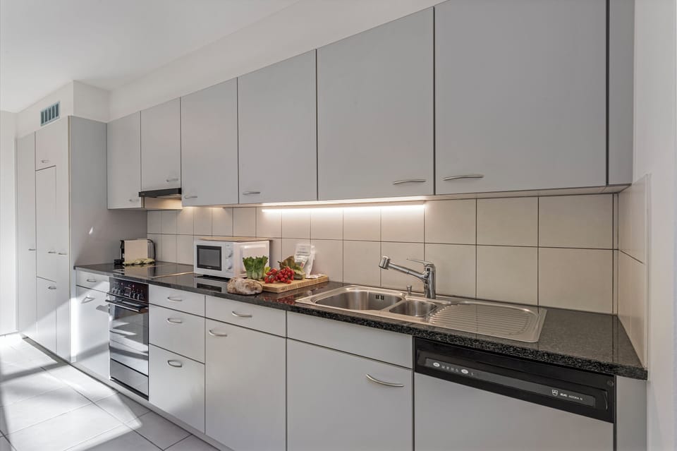 Luxury Apartment, 3 Bedrooms, 2 Bathrooms (Novos Arcadia 501) | Private kitchen