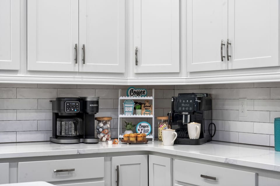 Caffeine lovers unite ☕🤩 Our gourmet coffee bar is the perfect spot for your morning cup of joe or a midday pick-me-up. With our top-of-the-line espresso machine and a variety of coffee blend