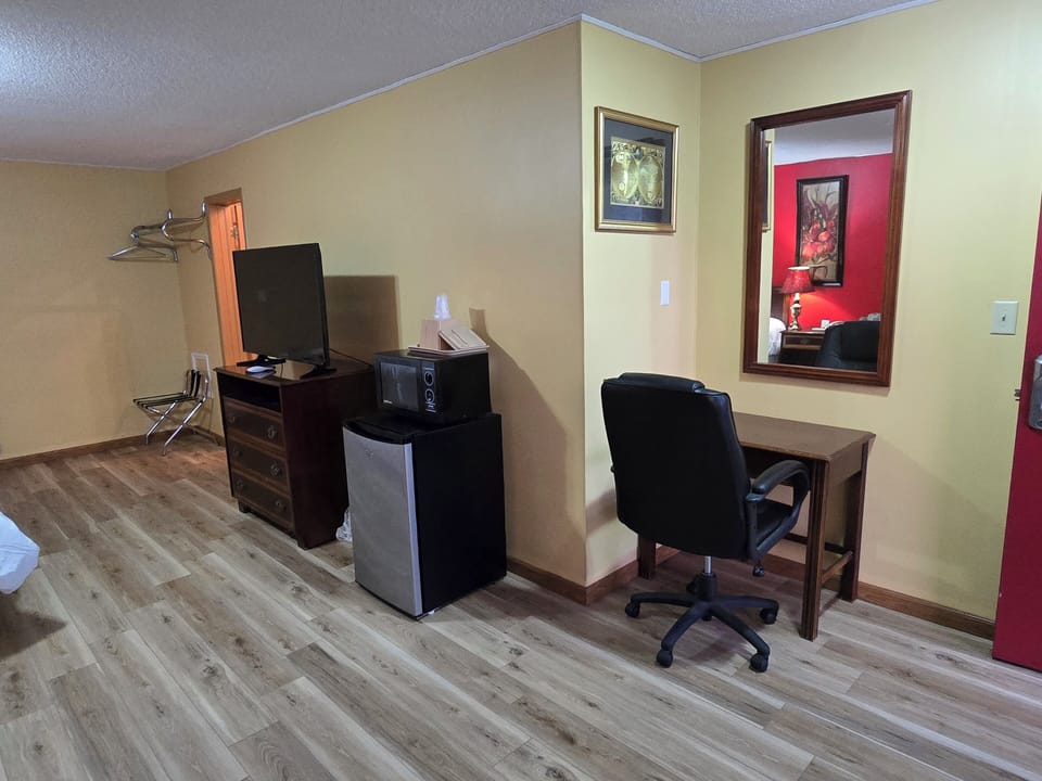 Basic Single Room, Non Smoking | Desk, laptop workspace, iron/ironing board, free WiFi