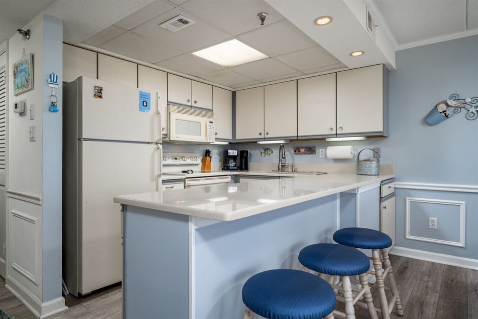 Kitchen with Breakfast Bar