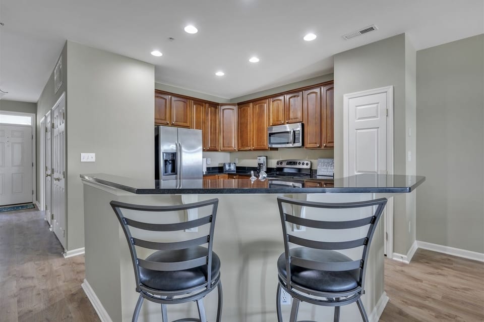 Kitchen with Breakfast Bar