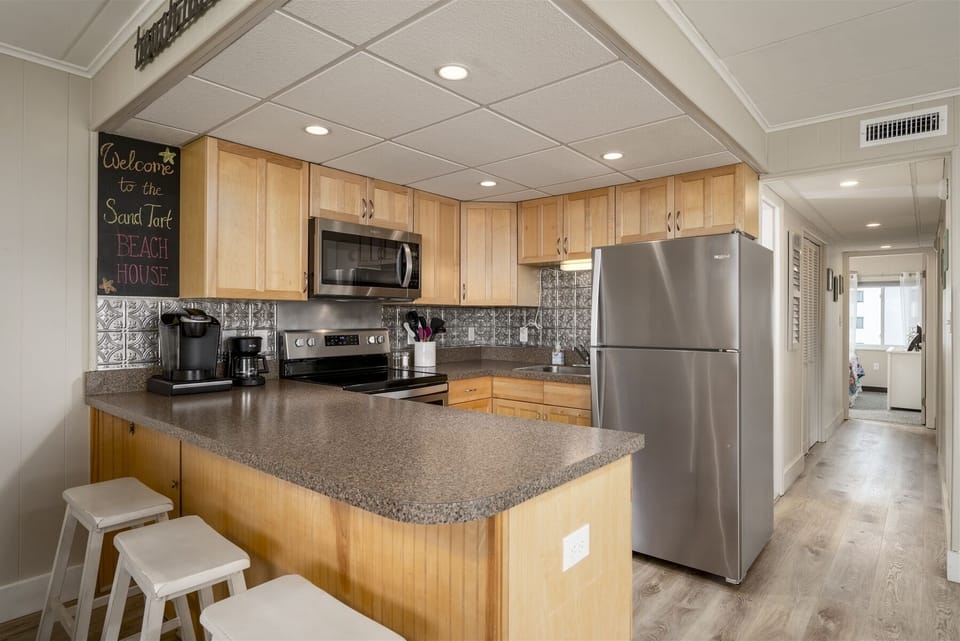 Kitchen with Breakfast Bar