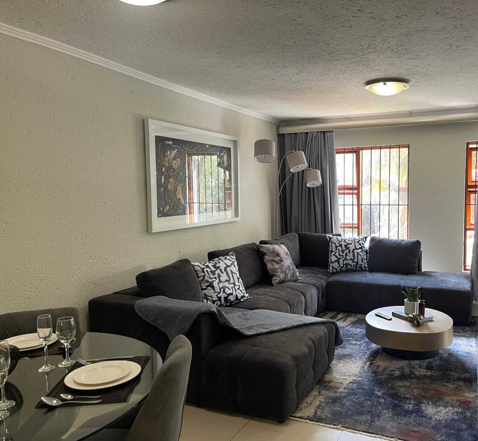 Apartment, 3 Bedrooms, Smoking, Balcony | Living area