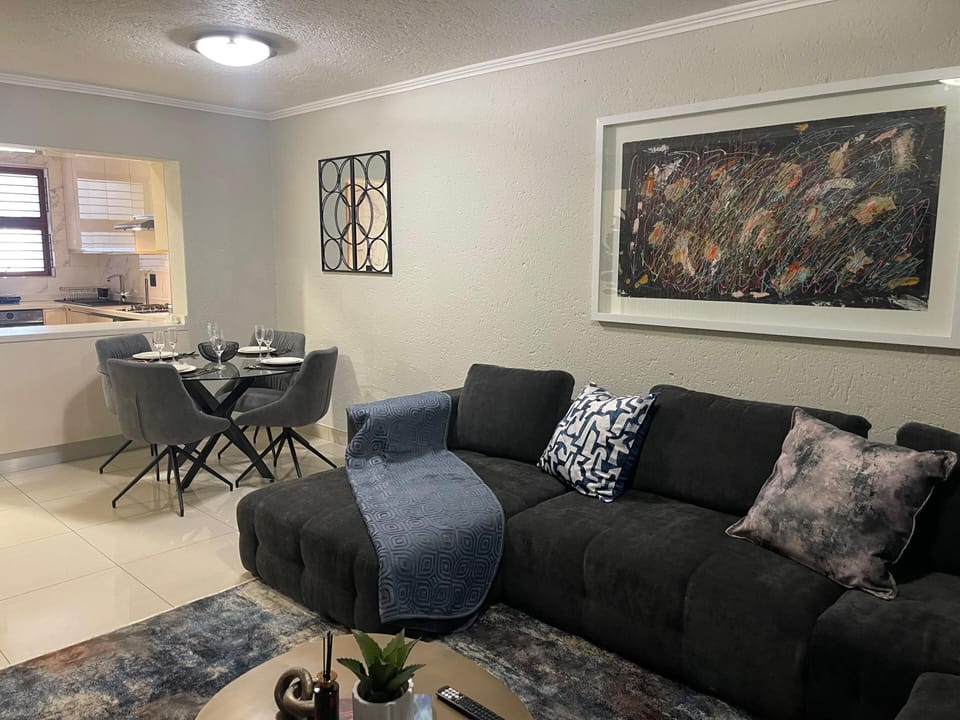 Apartment, 3 Bedrooms, Smoking, Balcony | Living room