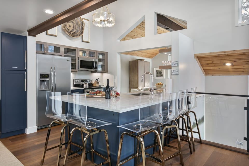Indoors, Architecture, Building, Dining Room, Dining Table