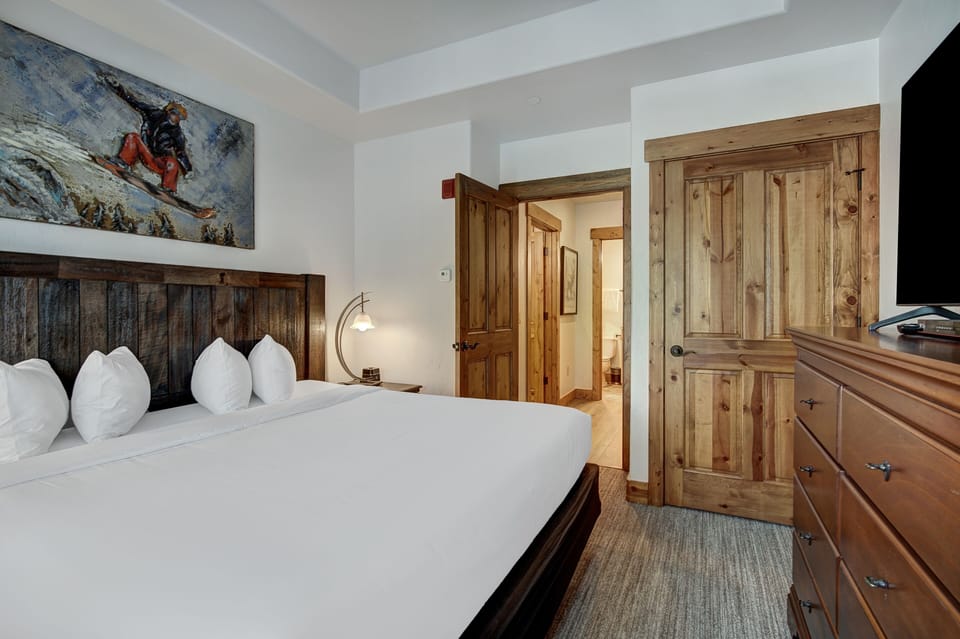 Indoors, Hardwood, Floor, Flooring, Lamp