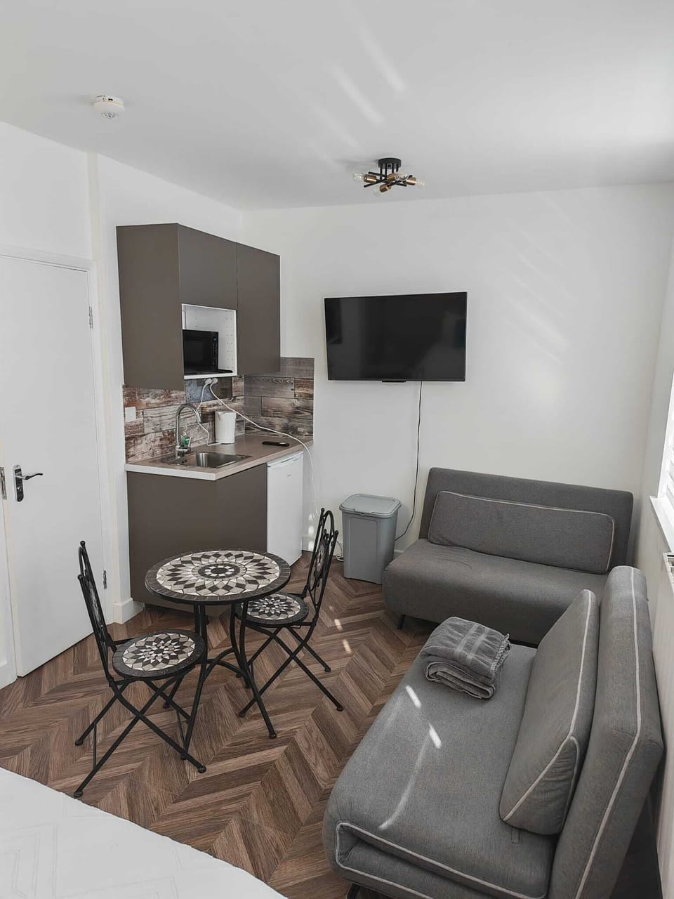 Deluxe Studio, Ensuite, City View | Private kitchen