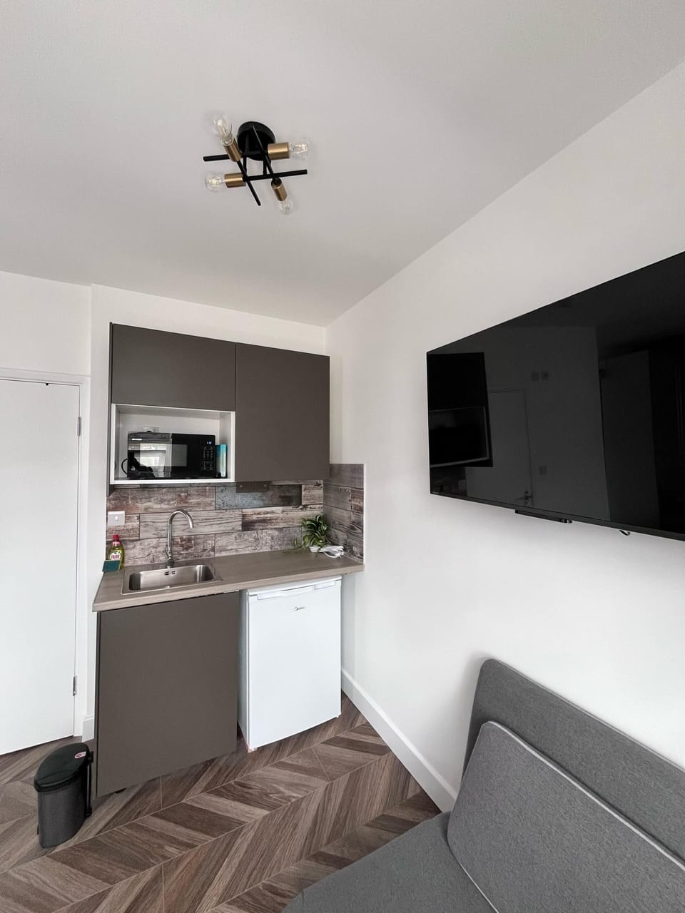 Deluxe Studio, Ensuite, City View | Private kitchen